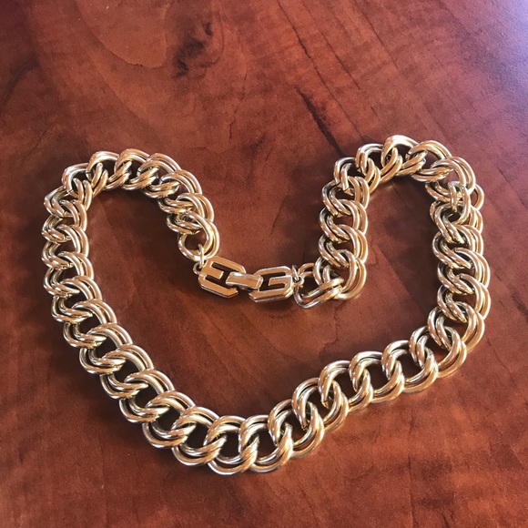 Givenchy gold tone chain necklace with signature - Picture 2 of 4